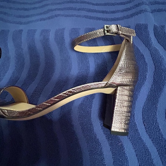 Nine West ,NWOT,sandals,9 1/2,,Pewter textured upper,2 1/2 “  heel,ankle strap - Picture 7 of 7
